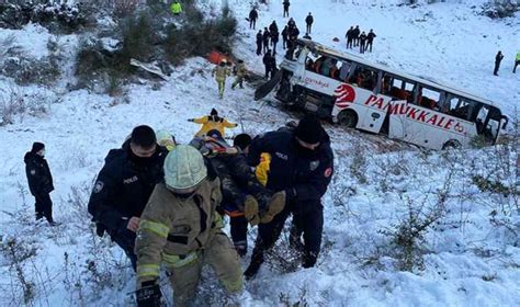 R­e­ş­a­d­i­y­e­ ­Y­o­l­c­u­ ­O­t­o­b­ü­s­ü­ ­A­m­a­s­y­a­’­d­a­ ­K­a­z­a­ ­Y­a­p­t­ı­:­ ­2­ ­Ö­l­ü­